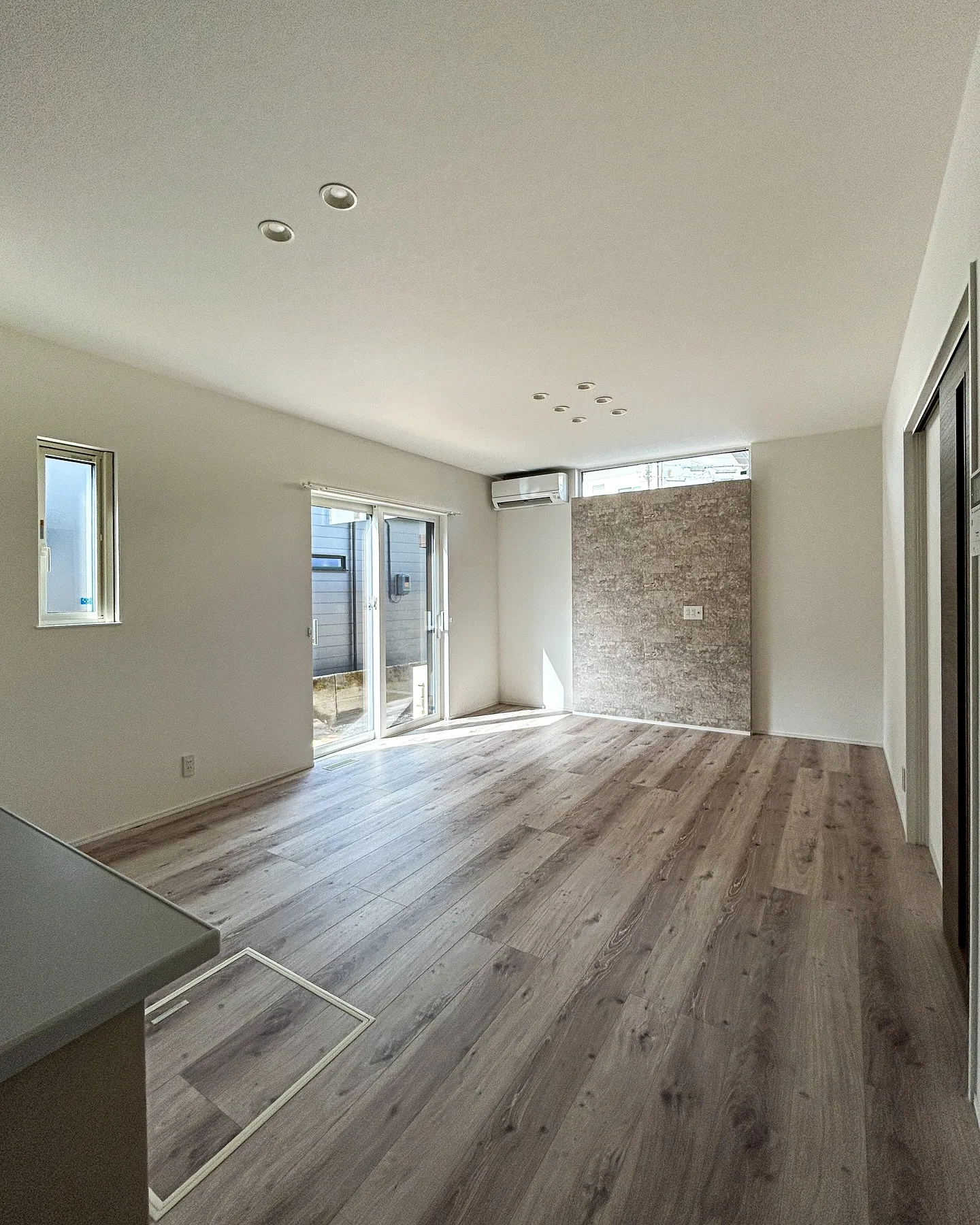 おしゃれな部屋に早変わり!ふかし壁のあるリビングのご紹介