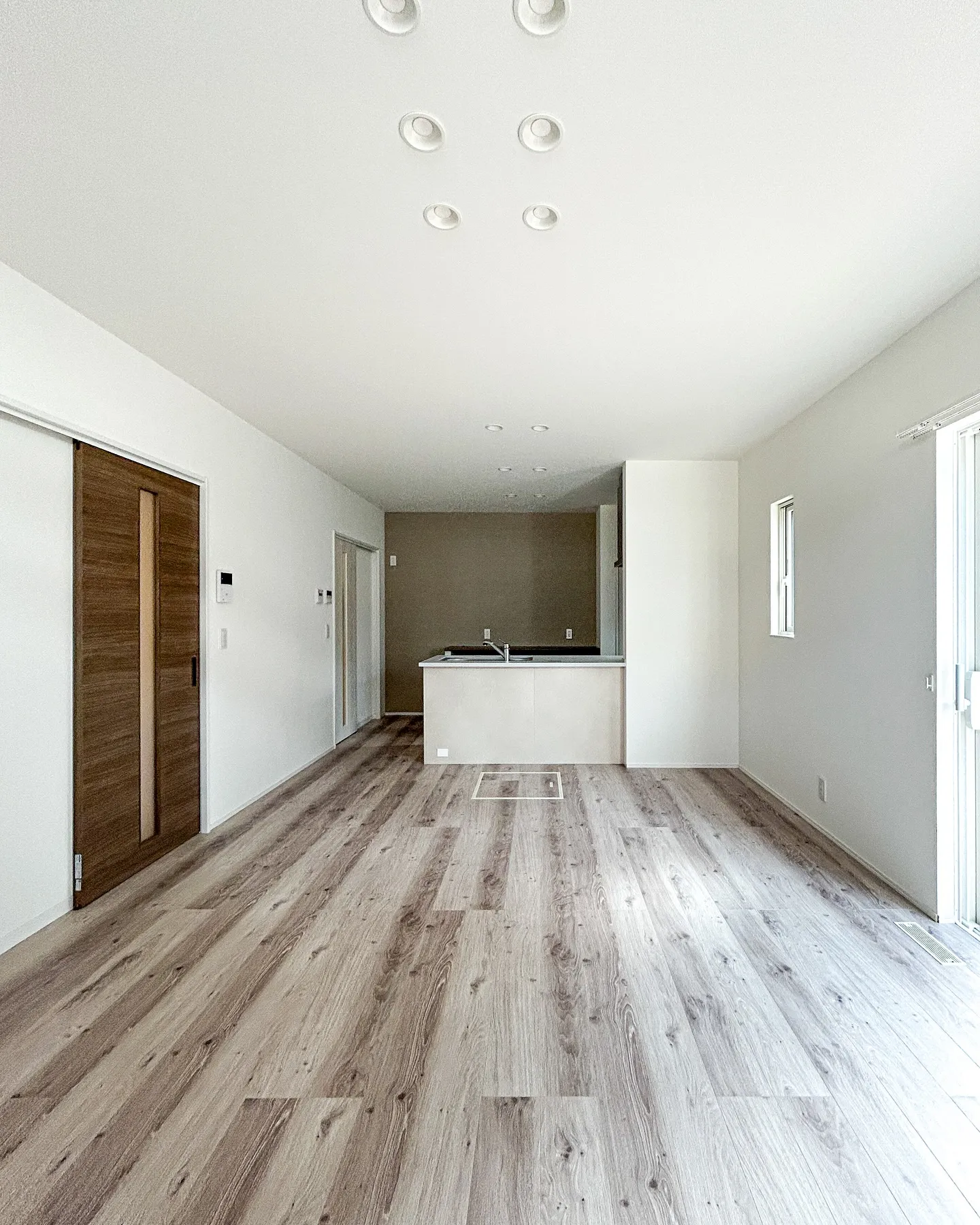 おしゃれな部屋に早変わり!ふかし壁のあるリビングのご紹介