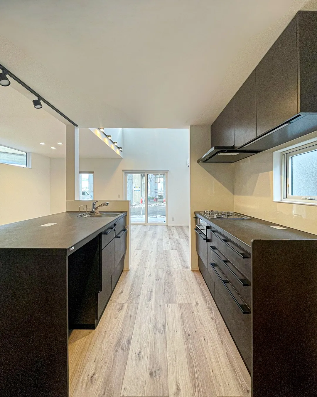 毎日のお料理がもっと楽しく、もっとラクに🍳2列型キッチンの魅...