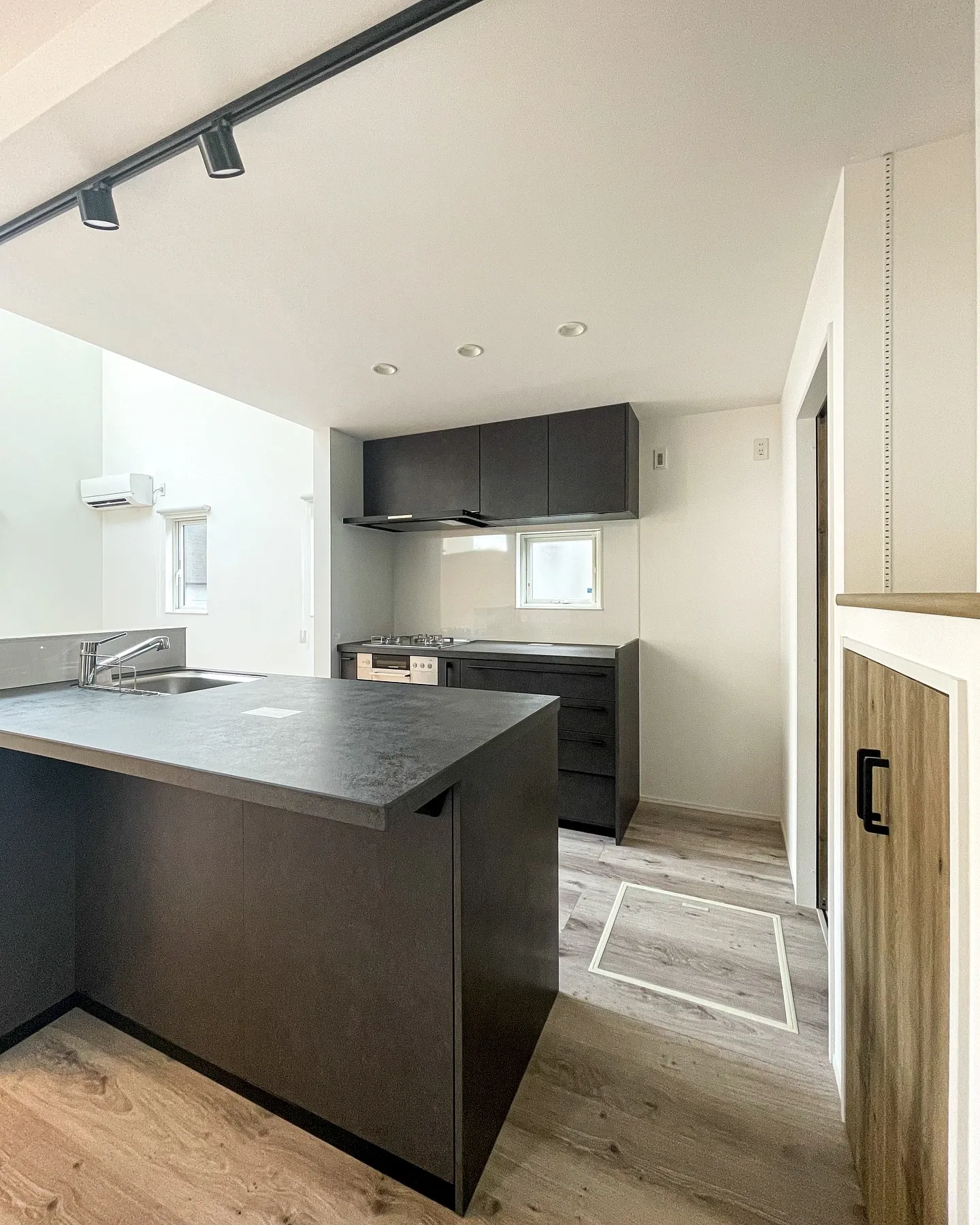 毎日のお料理がもっと楽しく、もっとラクに🍳2列型キッチンの魅...