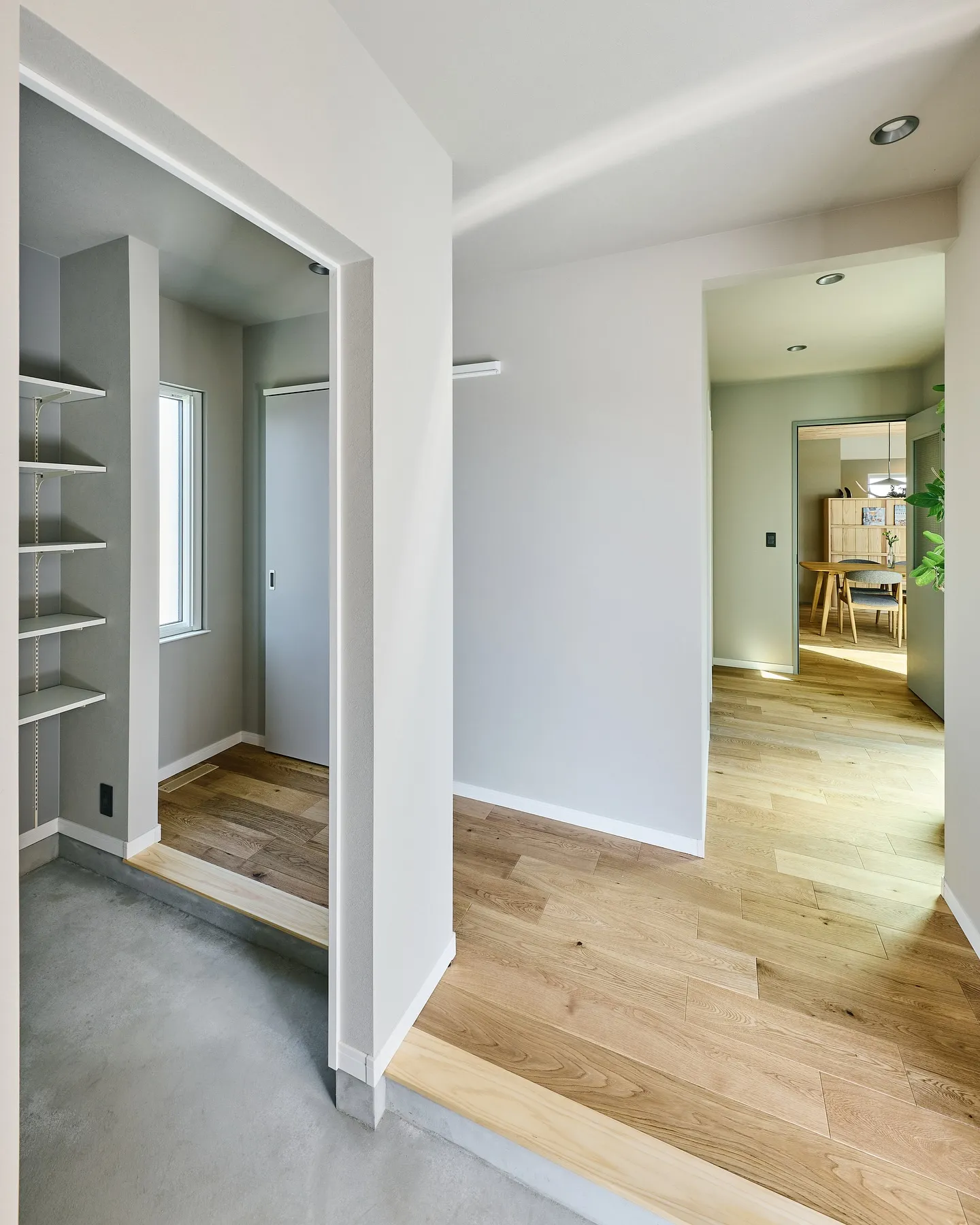 \玄関のちいさな洗面台/