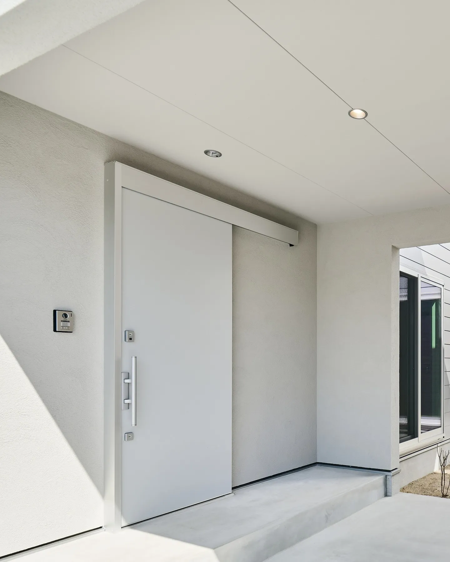 \玄関のちいさな洗面台/