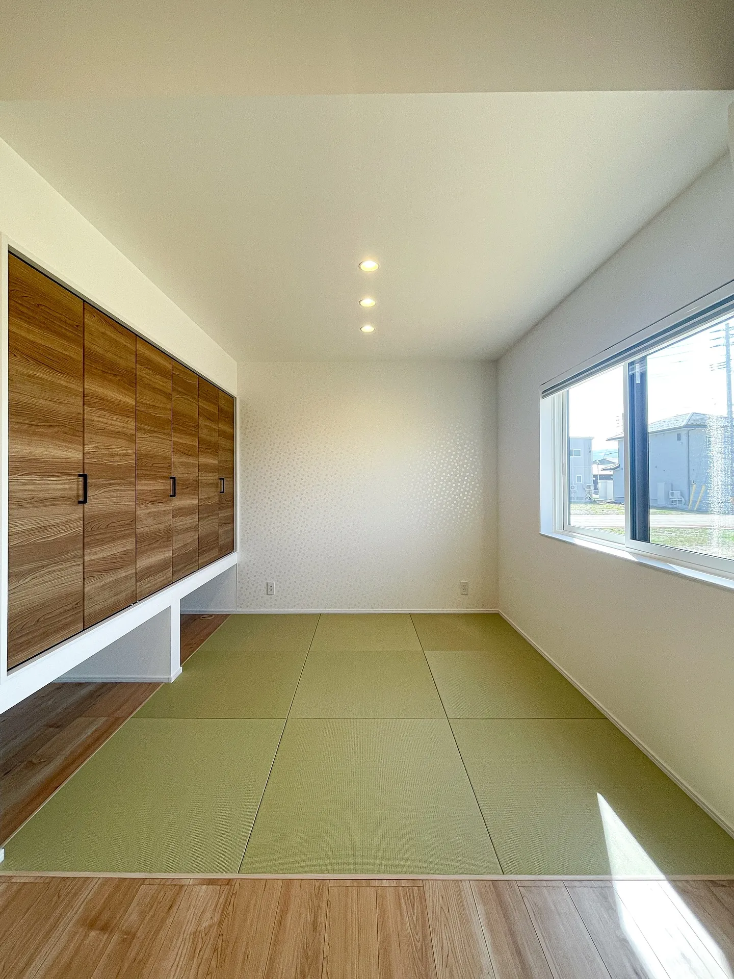 ＼天井にちょっと工夫／空間に