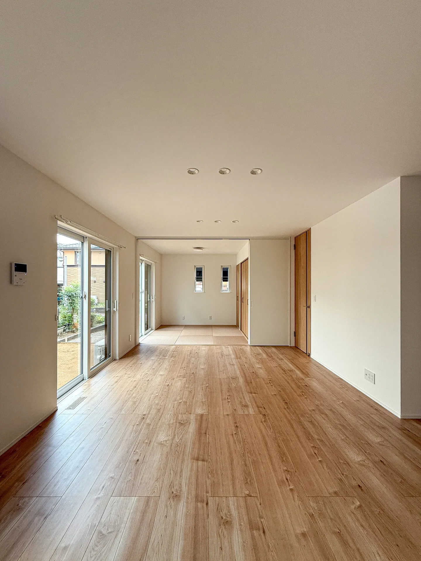 木目×白の組み合わせが心地よい