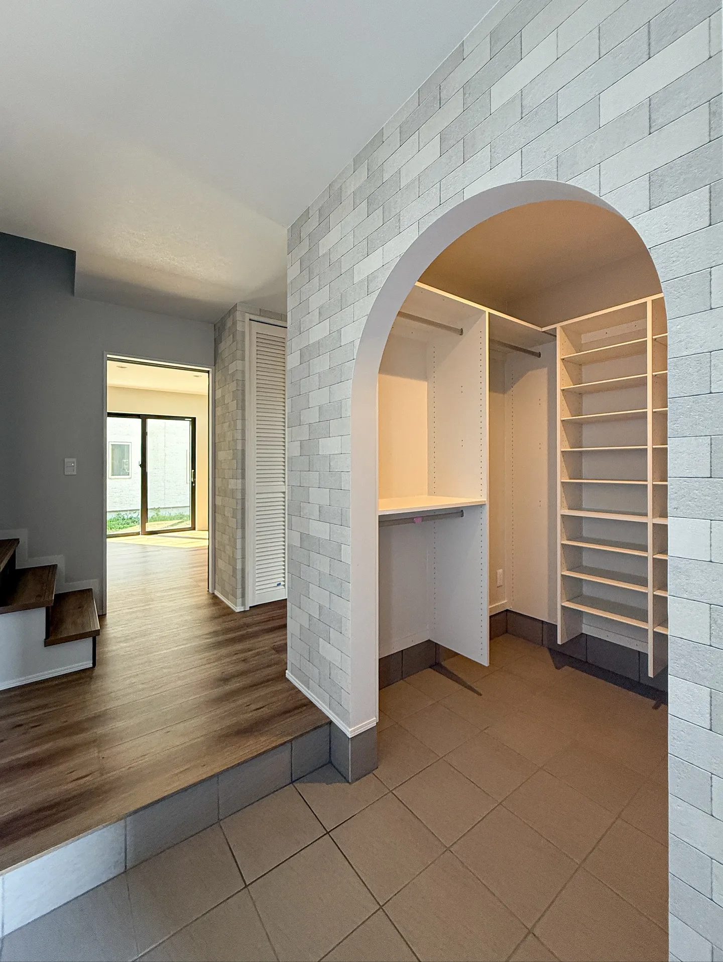 “とりあえずリビング”を卒業！玄関すぐの収納が叶える快適な暮...