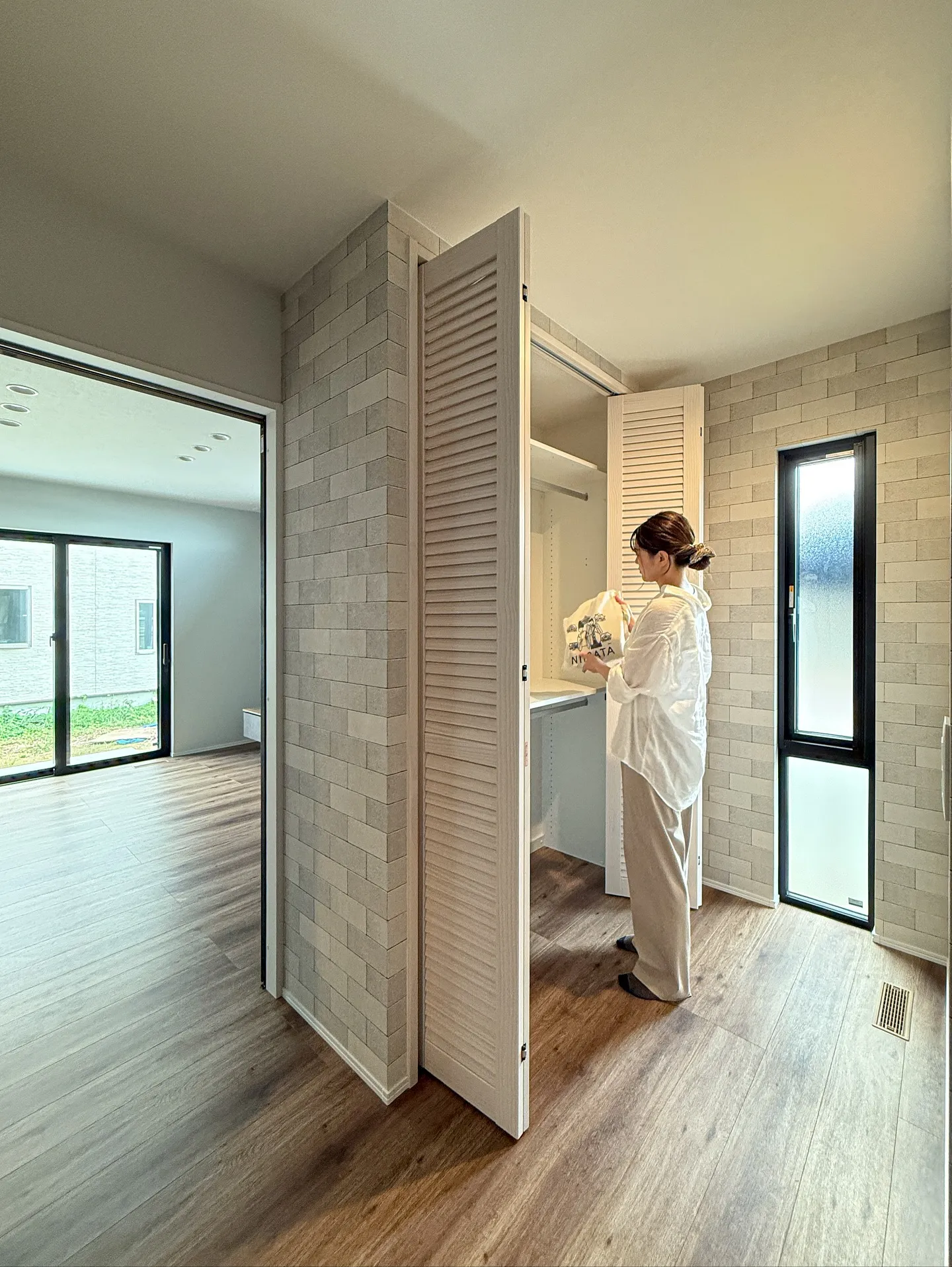 “とりあえずリビング”を卒業！玄関すぐの収納が叶える快適な暮...