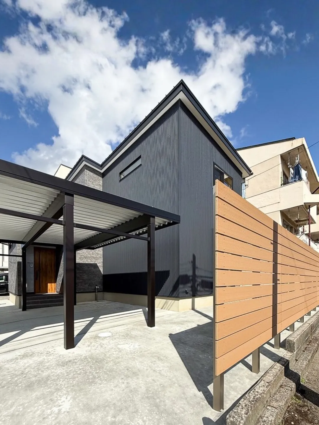 \重厚感×あたたかみのある玄関/