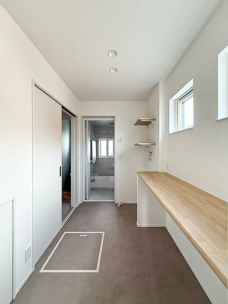 ＼ブルーグリーンが映える洗面空間／