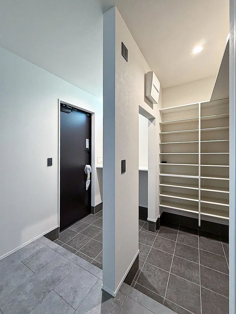 買い物袋を置いて