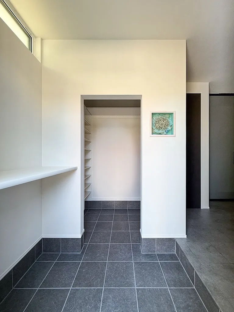 買い物袋を置いて