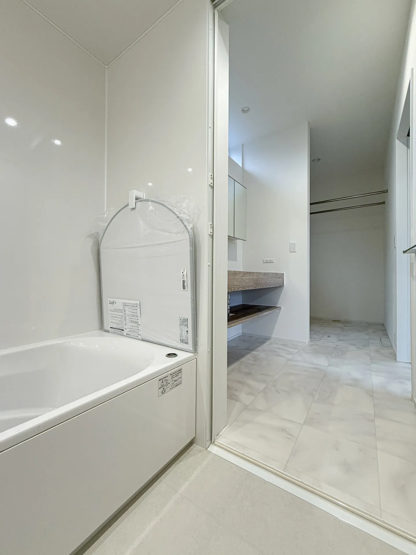 お風呂 → 洗面 → ランドリーを一直線で結ぶ水回り動線。