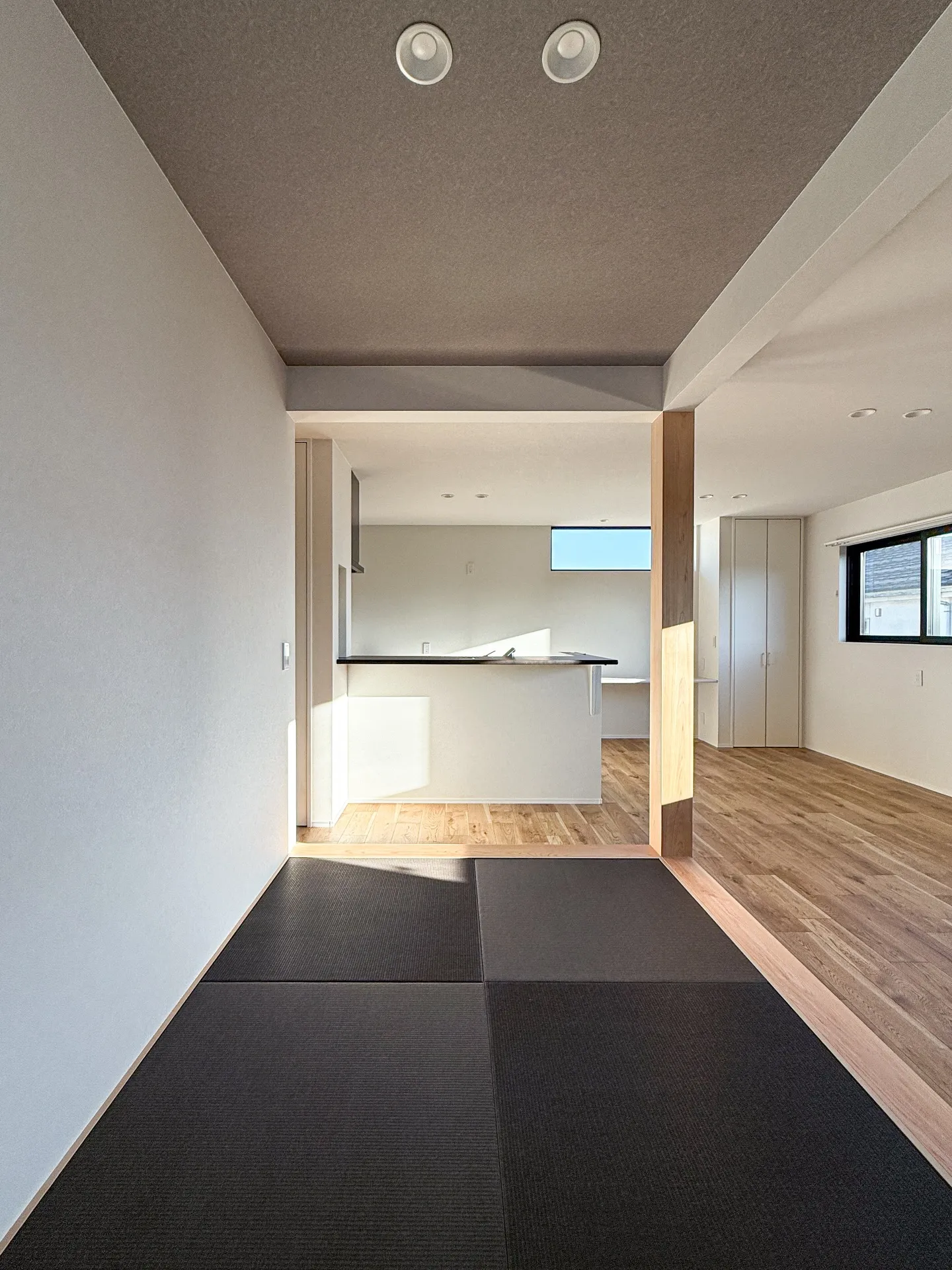 キッチンのすぐ前にある、小上がりの畳スペース🌱