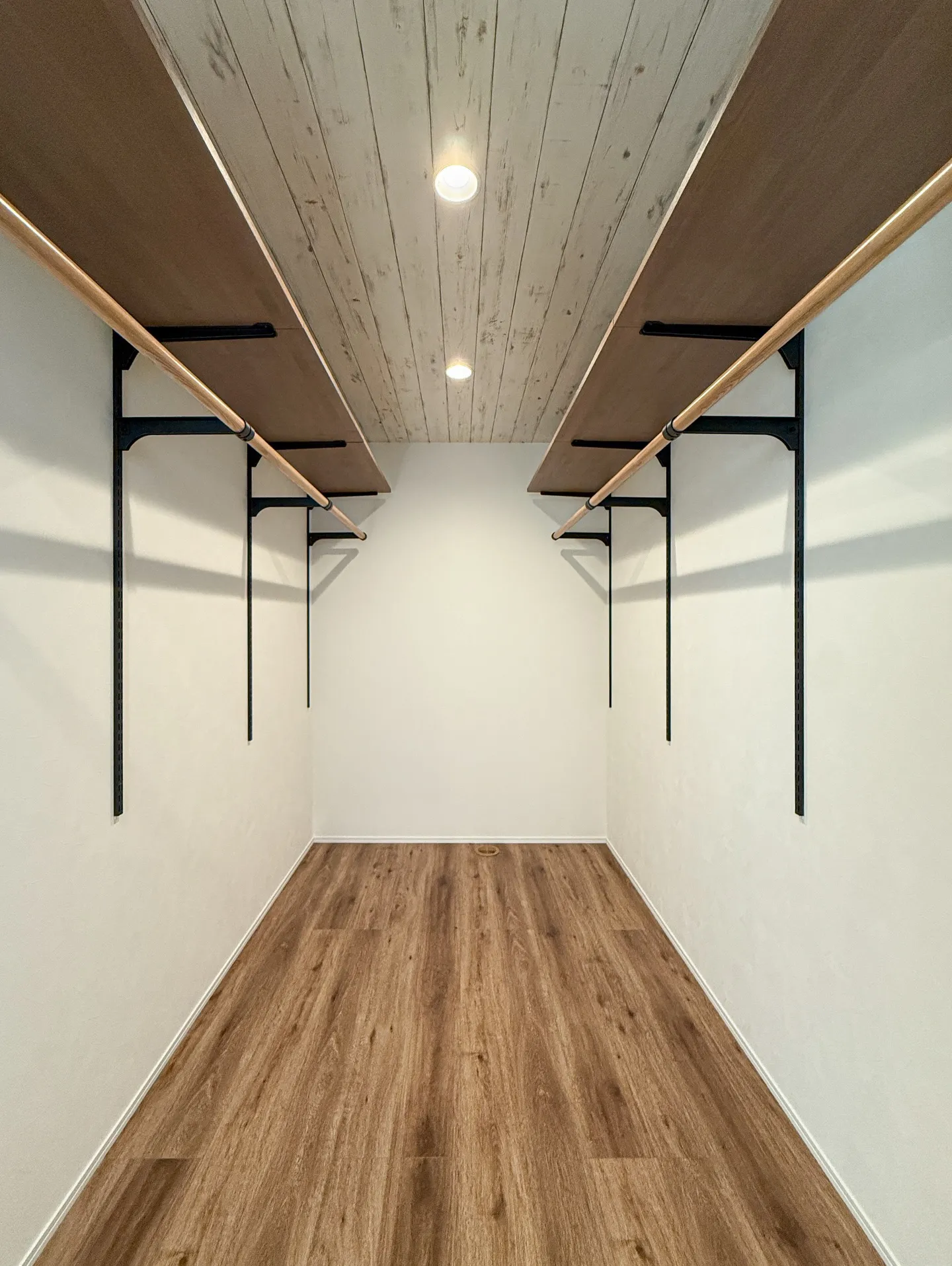 思わず並べたくなるおしゃれなファミリークローク