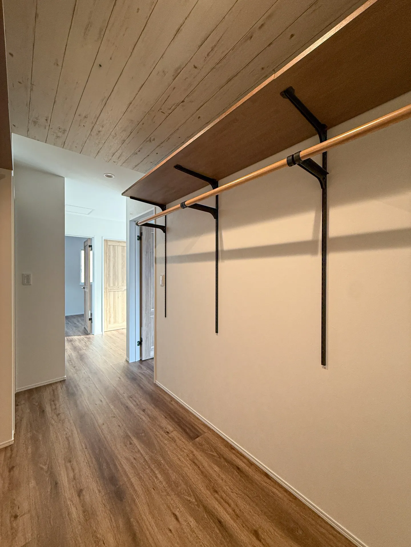 思わず並べたくなるおしゃれなファミリークローク