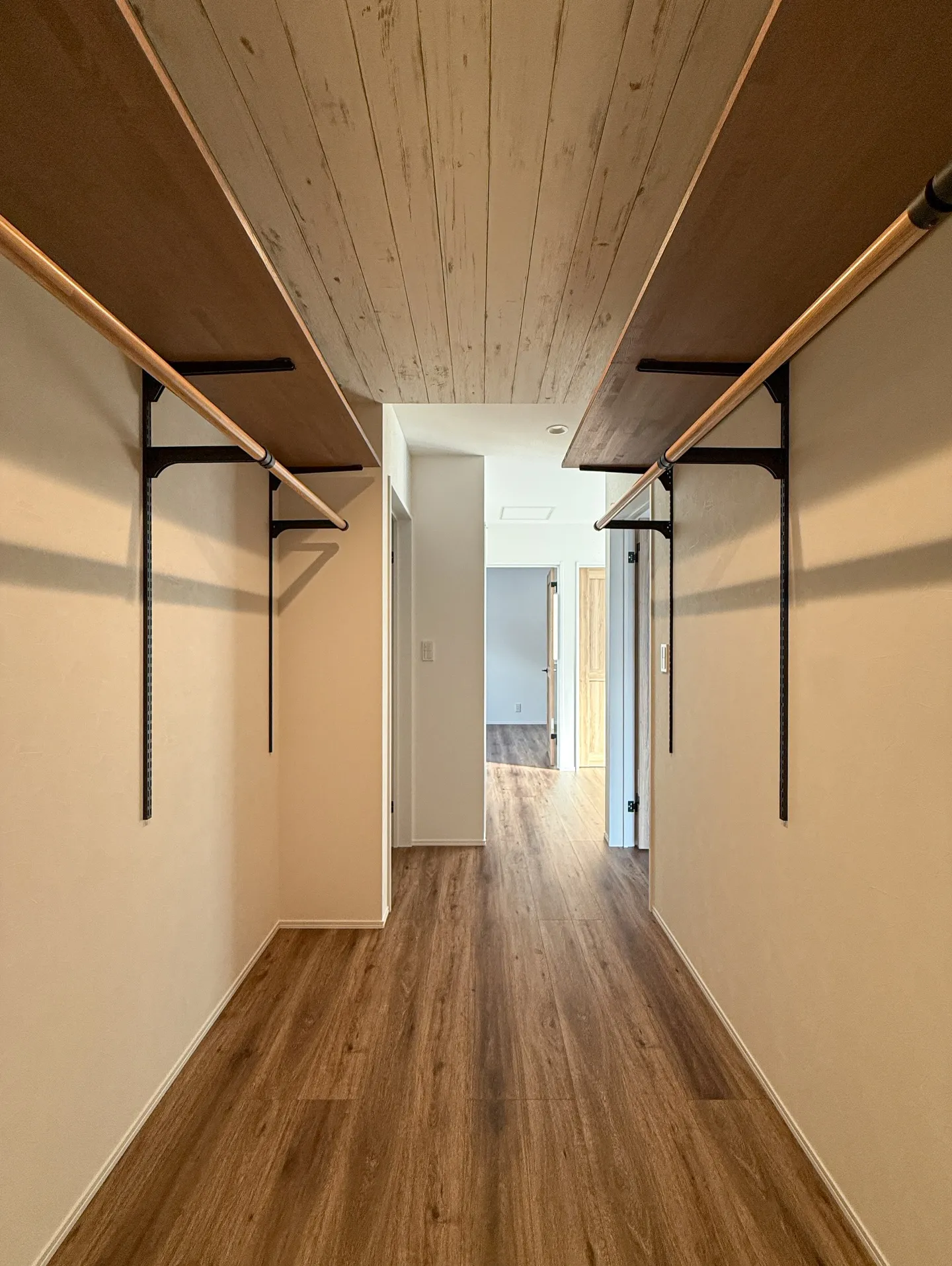 思わず並べたくなるおしゃれなファミリークローク