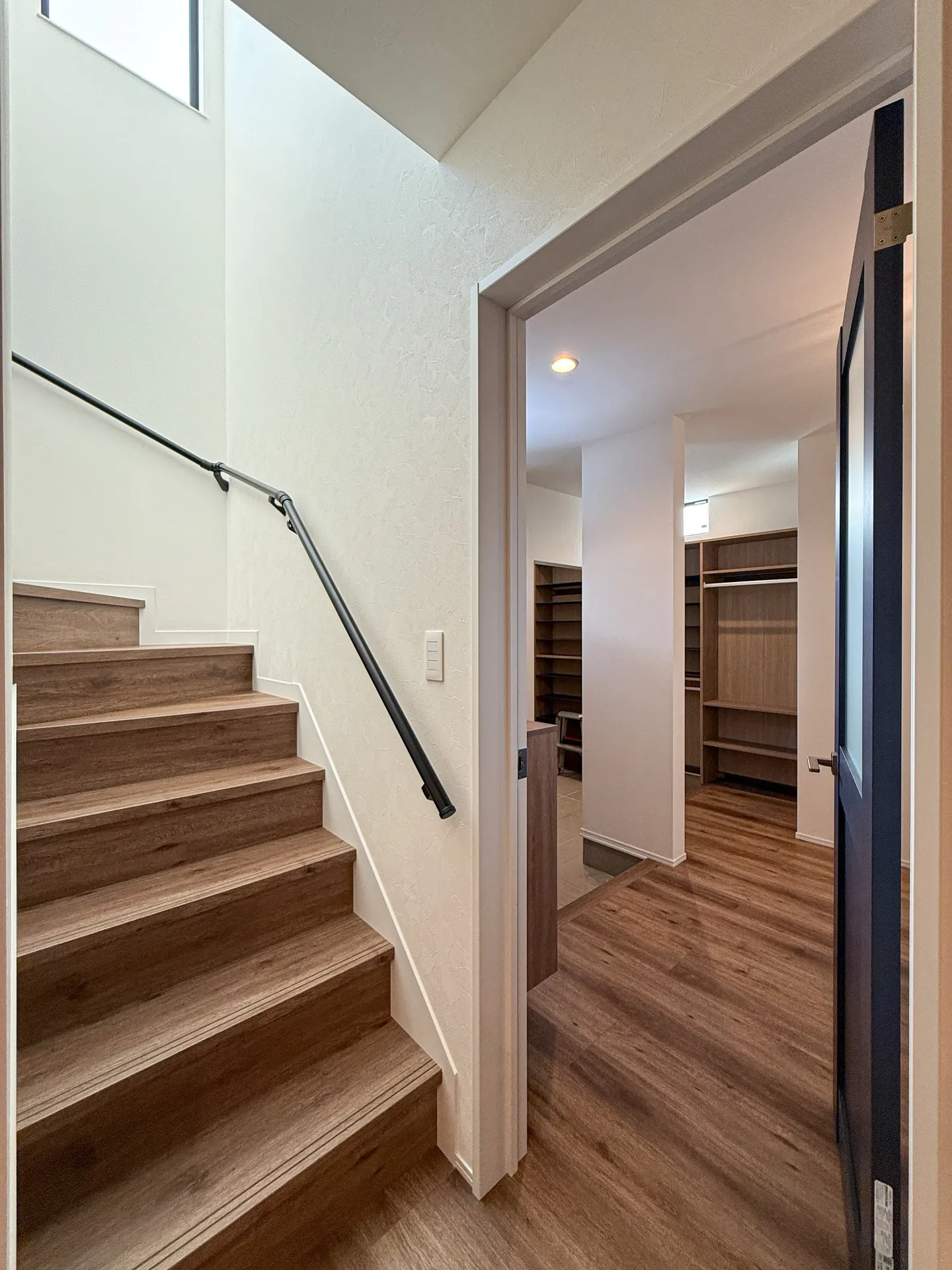 玄関を開けた瞬間、