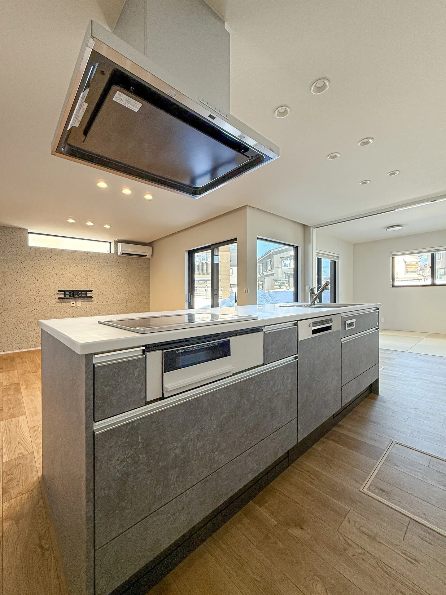 シンプルながらも存在感のある、アイランドキッチン🍳